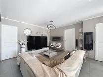 Квартира с тремя спальнями в Сен-Лоран-дю-Вар