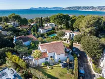 Вилла с пятью спальнями на Cap-d'Antibes