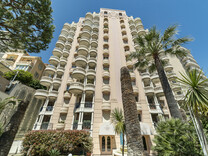 Большая квартира с ремонтом рядом с пляжем в Монако
