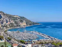 Дом с шикарной панорамой в Ментоне, Гараван