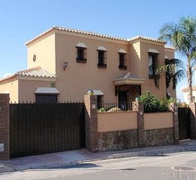 Вилла с четырьмя спальнями в Alhaurín el Grande, продажа. №28832. ЭстейтСервис.