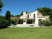 Вилла с бассейном  в Вальбонне