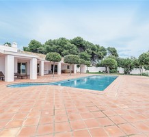 Дом с пятью спальнями в Estepona, продажа. №31409. ЭстейтСервис.