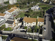 Два соседних дома в окрестностях Синтры, Queluz e Belas