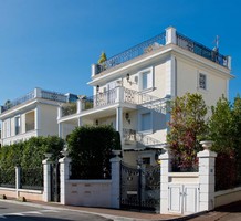 Трехэтажный дом в возле моря в Сен-Жан-Кап-Ферра, продажа. №18671. ЭстейтСервис.