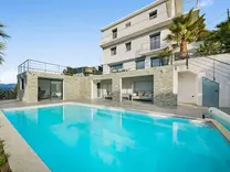 Трёхуровневый дом с 5-ю спальнями в Ницце Трёхуровневый дом с 5-ю спальнями в Ницце