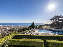 Апартаменты в комплексе с бассейном в Ницце