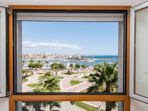 Трехкомнатная квартира на первой линии моря в Пальме