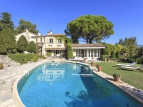 Родовое имение с большим участком в Грассе