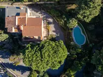 Дом с видом, бассейном и потенциалом в Каннах