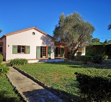 Дом в 200 метрах от пляжа в самом начале Cap d'Antibes , продажа. №35627. ЭстейтСервис.