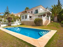 Большой дом с тремя спальнями в Михас Коста