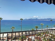 Большие апартаменты с видом на море в Каннах