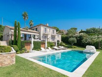 Стильный дом с видом на море в Super-Cannes