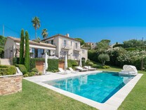 Стильный дом с видом на море в Super-Cannes