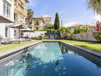 Квартира с частным садом и бассейном в Ницце