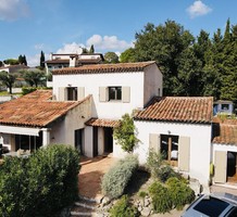 Аккуратный дом с четырьмя спальнями в Mougins, продажа. №40521. ЭстейтСервис.