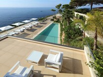 Вилла с частным каменным понтоном на Cap Ferrat