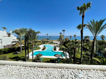 Penthouse a first line beach in Costalita, Estepona