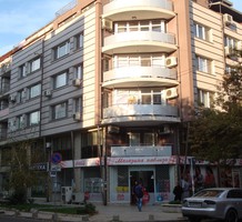 Большая трехкомнатная квартира в центре Бургаса, продажа. №27464. ЭстейтСервис.