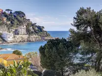 Квартира с двойным гаражом в 50-ти метрах от моря