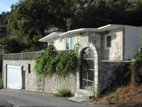 Дом в Куляче с видом на Свети Стефан