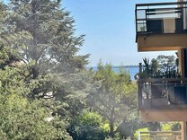 Квартира с ремонтом и видом на море в Каннах