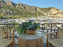 Пентхаус напротив порта в Болье-сюр-Мер