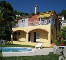 Красивая вилла с видом на море в Cala Canyelles, продажа. №34129. ЭстейтСервис.