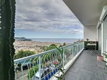 Апартаменты с видом на море и горы в Ницце 