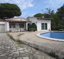 Очаровательный дом с бассейном в Lloret de Mar, продажа. №34127. ЭстейтСервис.