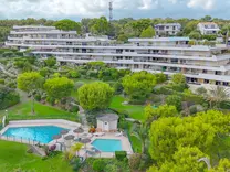 Апартаменты с морским видом в Вильнев-Любе