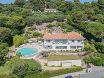 Владение с большим участком на S.J. Cap-Ferrat