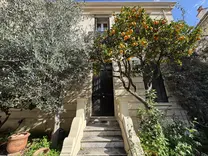 Небольшой особняк под ремонт в Каннах 