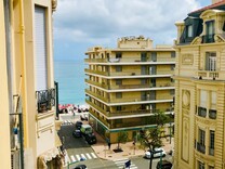Апартаменты с видом напротив Plage du Casino 