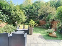 Квартира с большим садом в секторе Vallergues-Tassigny 