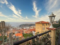 Четырёхкомнатная квартира с видом на море и Монако