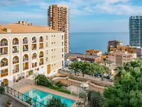 Квартира с ремонтом и гаражом недалеко от моря