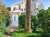 Буржуазный особняк с бассейном в Ницце