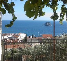 Очаровательный домик с видом на море в Petrovac, продажа. №33377. ЭстейтСервис.