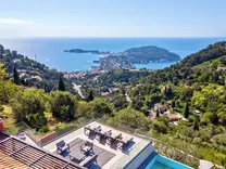 Солидный дом с видом на Cap-Ferrat в Вильфранше