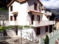 Симпатичная вилла в районе Будвы Бабин До