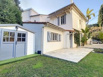 Парная вилла с удобным расположением в Каннах