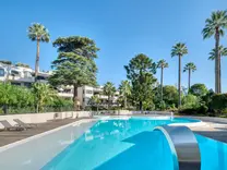 Квартира с тройным гаражом в Каннах