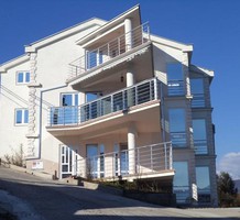 Вместительные апартаменты с 2 спальнями на первой линии в Крашичи, продажа. №17049. ЭстейтСервис.