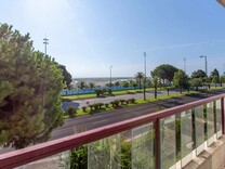 Квартира с ремонтом и видом на море в районе аэропорта