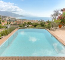 Вилла с бассейном и видом на море в Roquebrune-Cap-Martin, продажа. №37277. ЭстейтСервис.