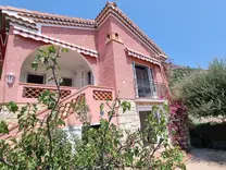 Вилла с разрешением на расширение в Cap-d'Ail